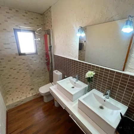 Richmond Apartment *
